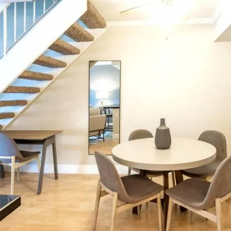 Daire Un Appartement Chic Avec Une Excellente Remise A Neuf A Angers Pour Trois Visiteurs