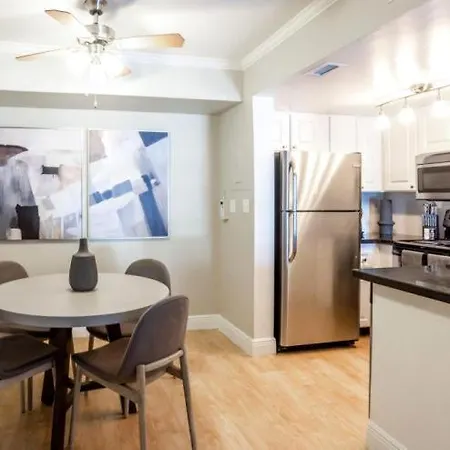 Un Appartement Chic Avec Une Excellente Remise A Neuf A Angers Pour Trois Visiteurs *